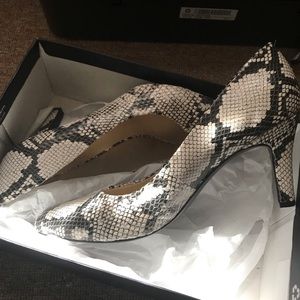 naturalizer 3 inch snakeskin pumps